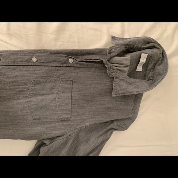 Everlane Men’s Grey Denim Button Down - Picture 2 of 5